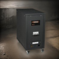 ترانس استابلایزر رله ای سه فاز صنعتی پرنیک مدل۳XP30